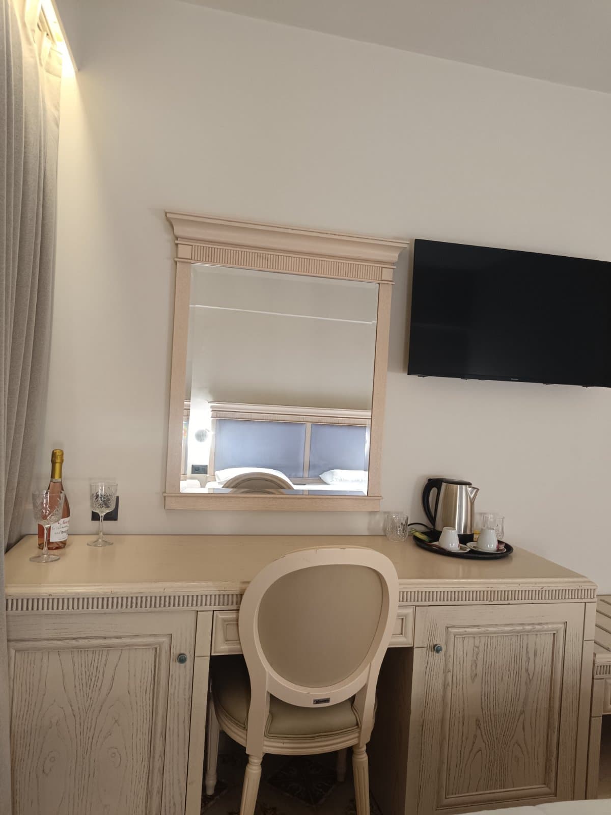 Dressing table and mirror